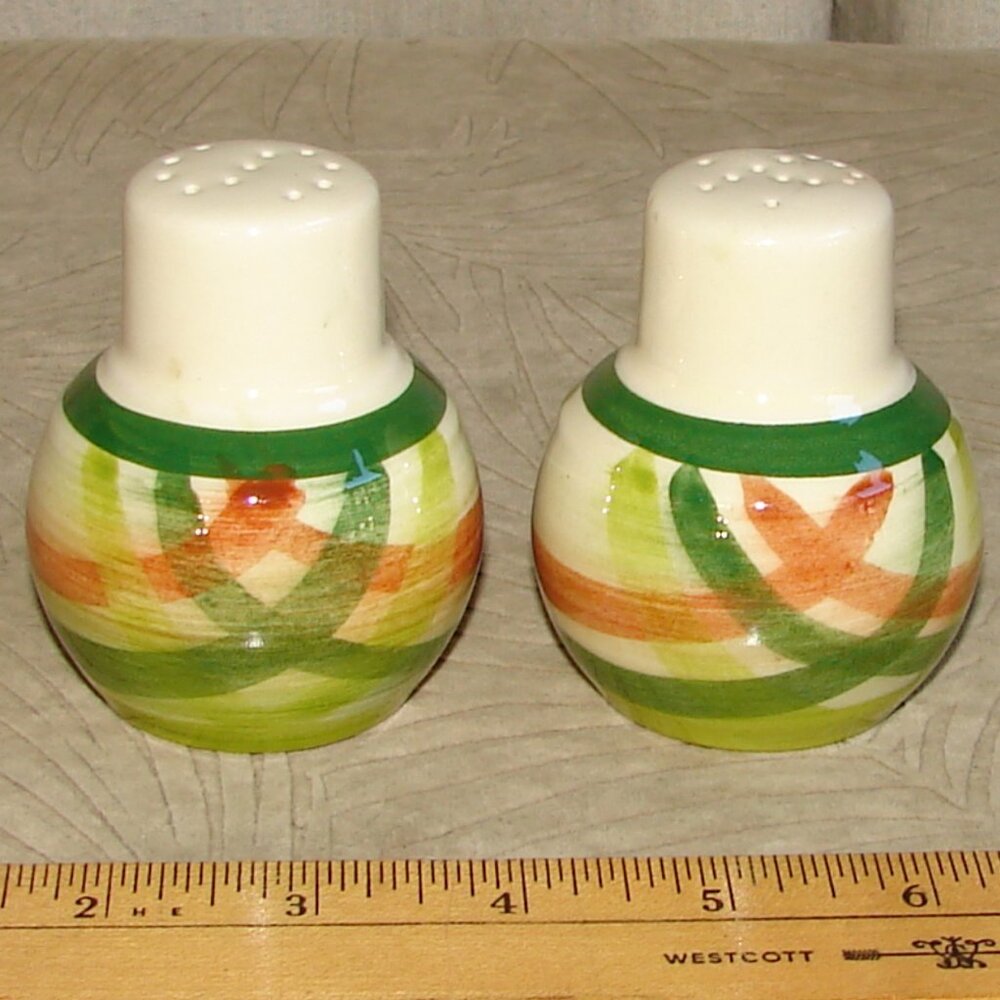 Metlox Tam O'Shanter SALT & PEPPER SHAKERS, Poppytrail Vernon Plaid, Vintage 50s